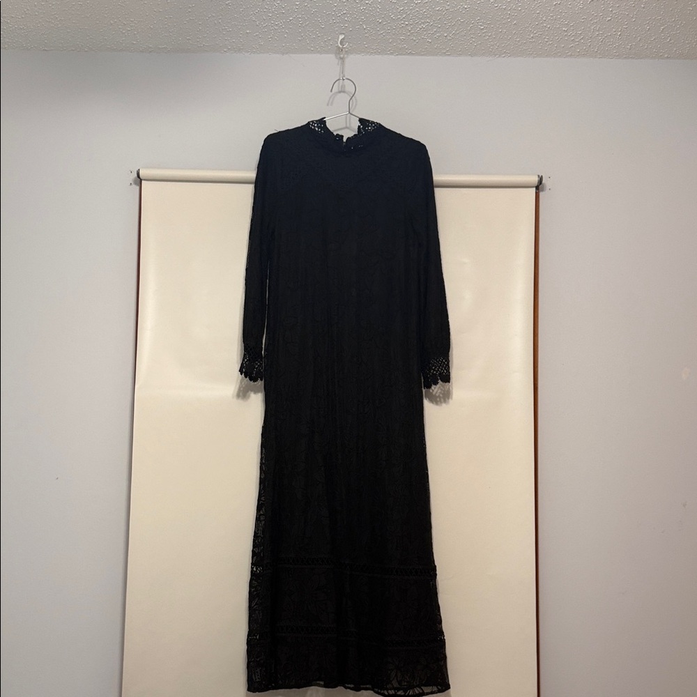 Black Lace Long Sleeve Maxi Dress